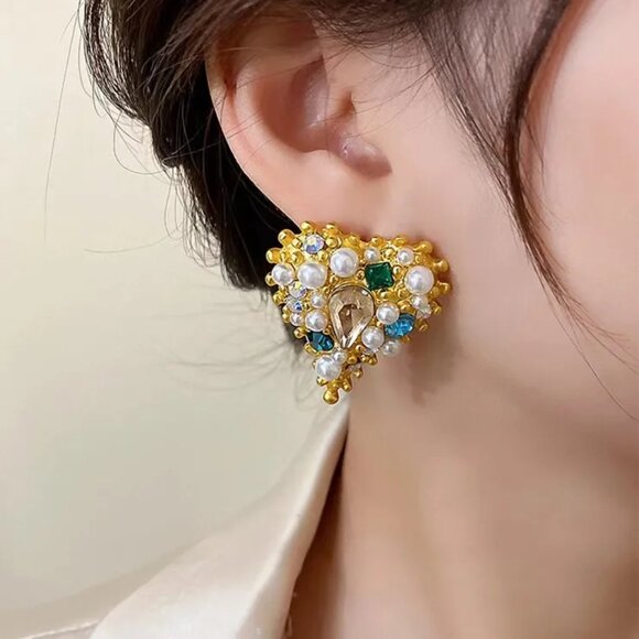 NEW Retro 90's Glam Pearl and Jewel Encrusted Gold Heart Chunky Earrings - Picture 1 of 5